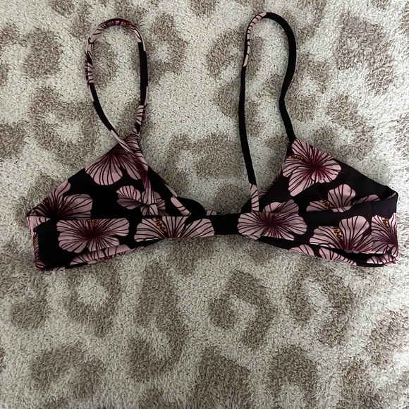 Benoa swim outrigger padang top - Picture 2 of 3